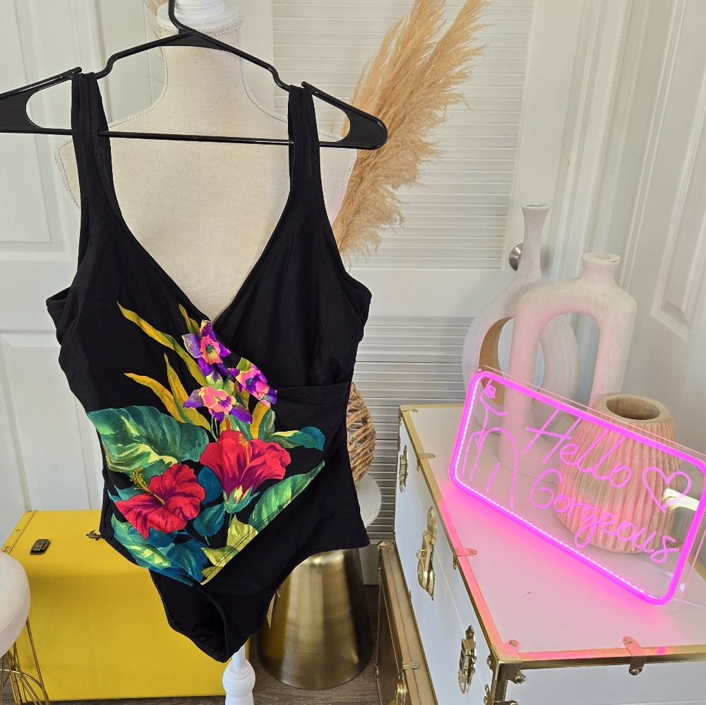 BEAUTIFUL LAYERED TROPICAL FLORAL PATTERN ONEPIECE SWIMSUIT 🌺🌸